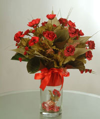 yapay güllerden vazo  9 gül  Afyon uluslararası çiçek gönderme 