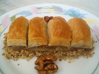 online pastane Essiz lezzette 1 kilo cevizli baklava  Afyon cicek , cicekci 