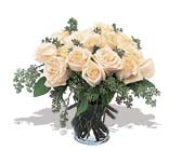 11 adet beyaz gül vazoda  Afyon İnternetten çiçek siparişi 