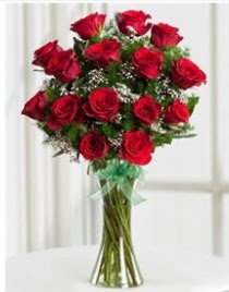 Cam vazo içerisinde 11 kırmızı gül vazosu  Afyon anneler günü çiçek yolla 