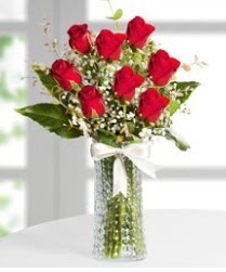 7 Adet vazoda kırmızı gül sevgiliye özel  Afyon çiçek siparişi sitesi 